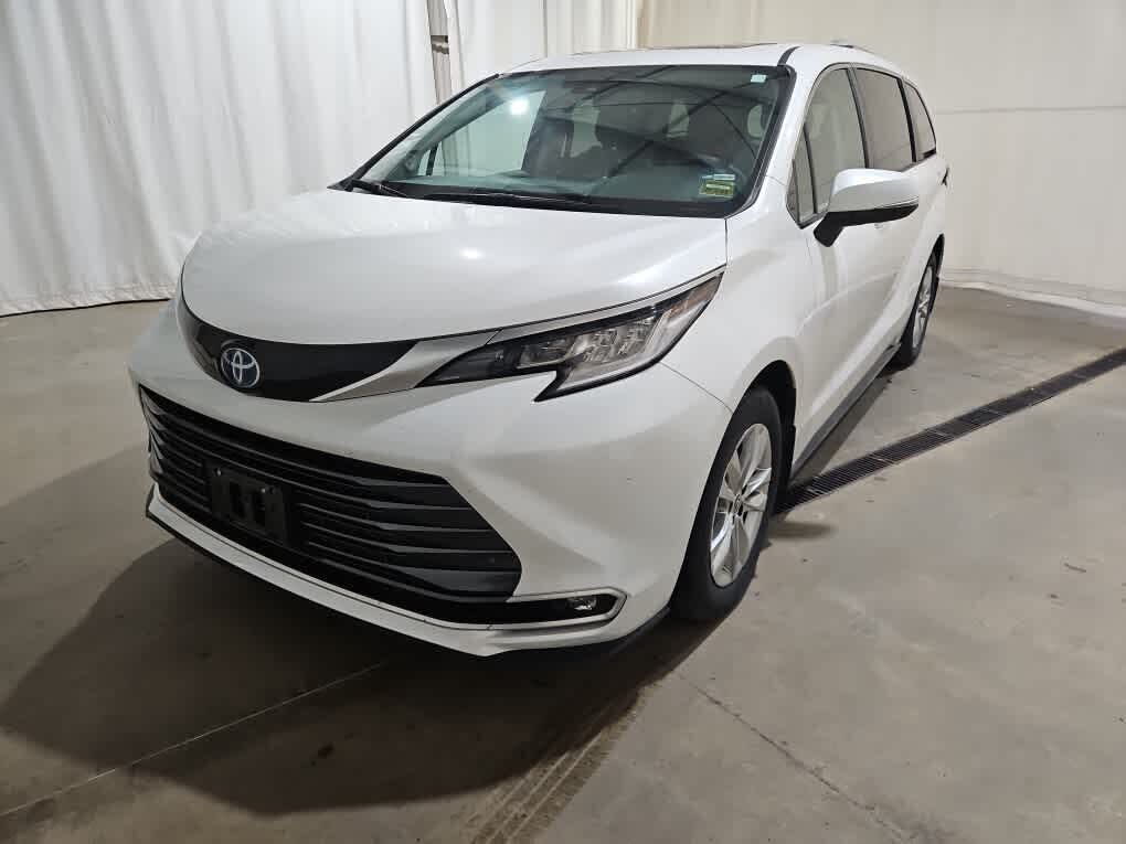 2023 TOYOTA Sienna