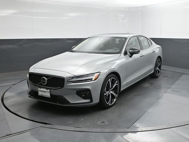 2024 VOLVO S60