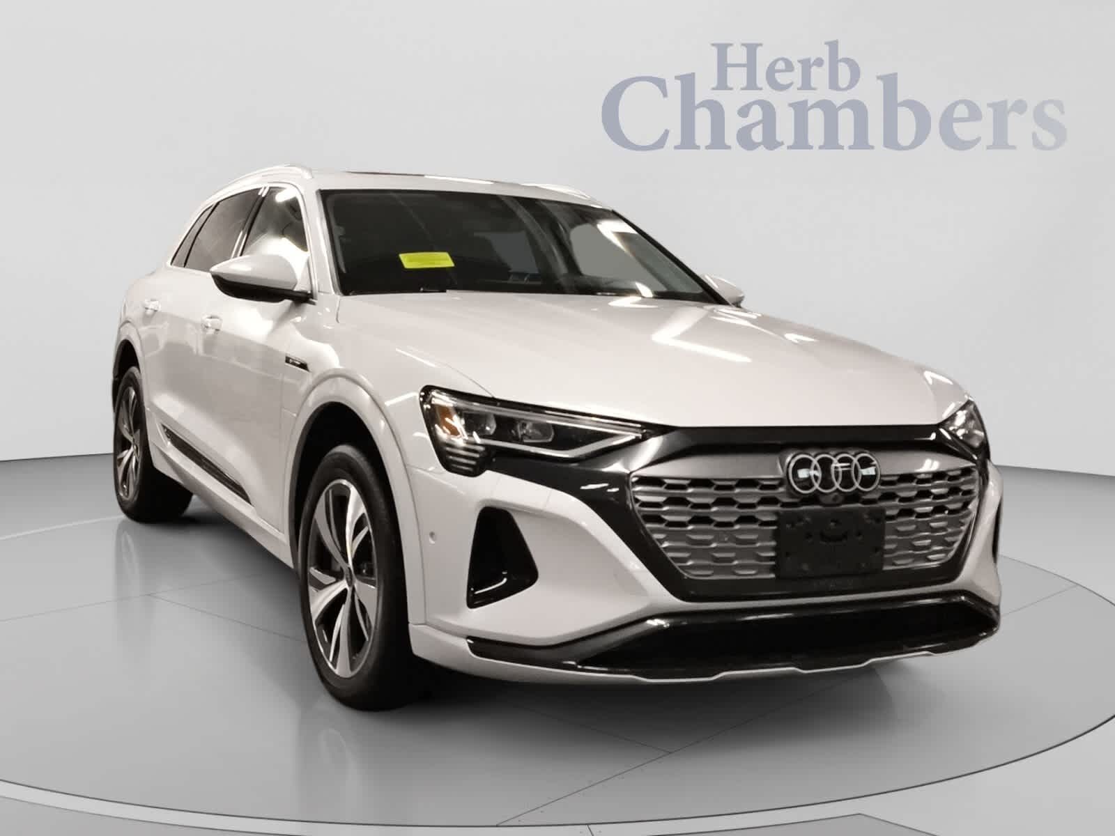 2024 AUDI Q8