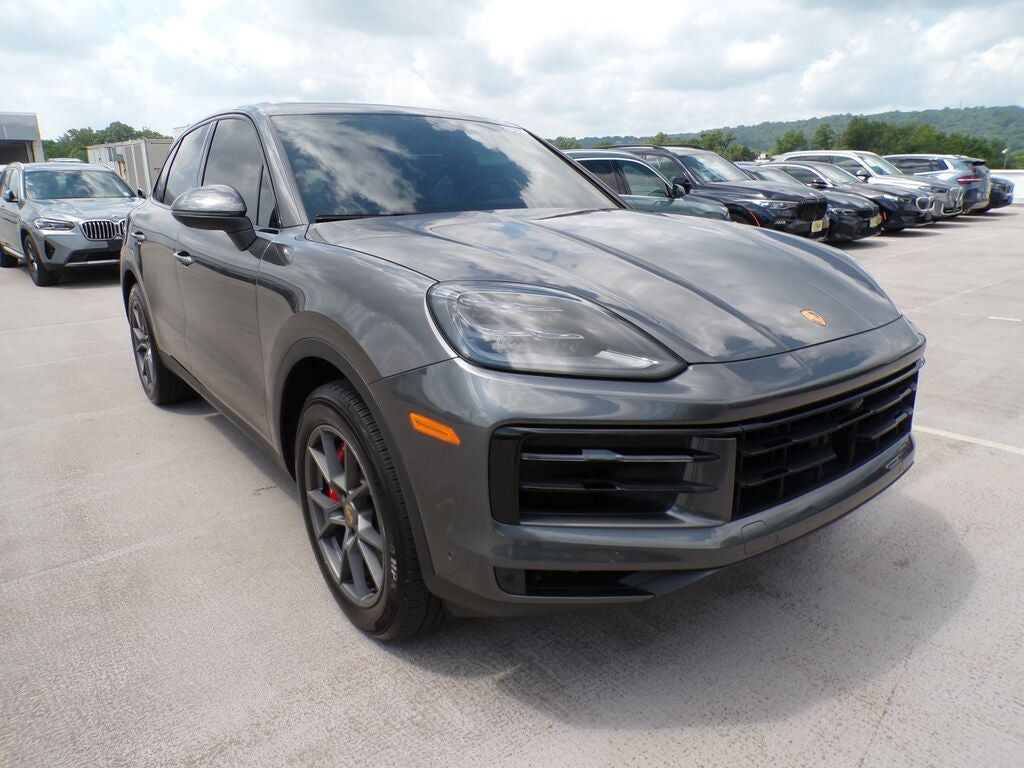 2024 PORSCHE Cayenne