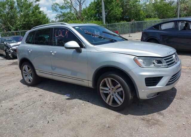 2016 VOLKSWAGEN Touareg