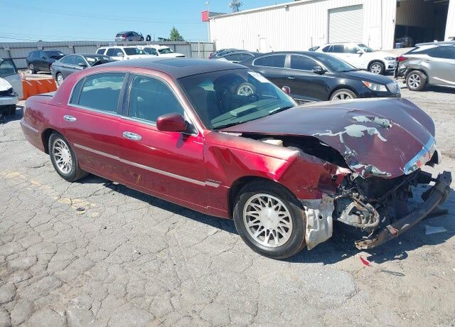2001 LINCOLN Town Car