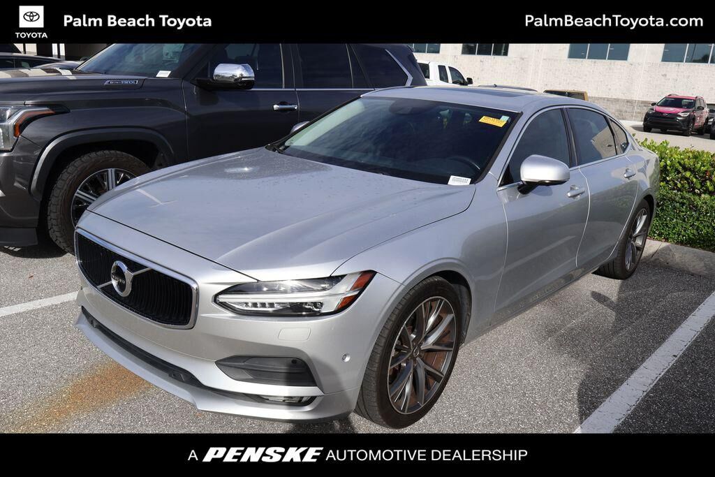 2018 VOLVO S90