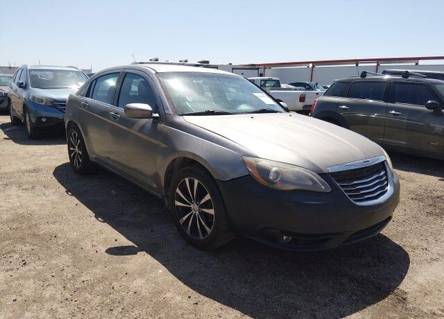 2013 CHRYSLER 200
