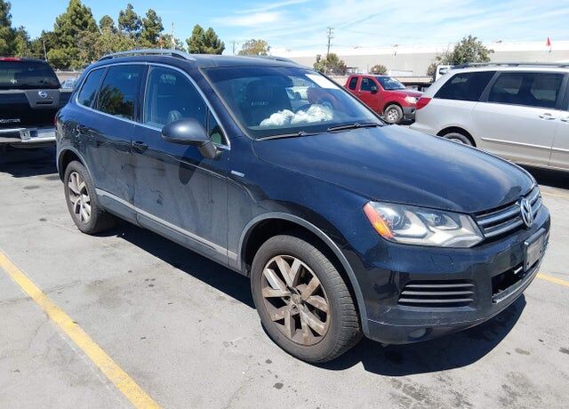 2014 VOLKSWAGEN Touareg