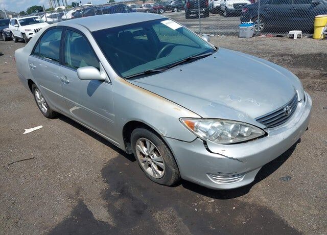 2005 TOYOTA Camry