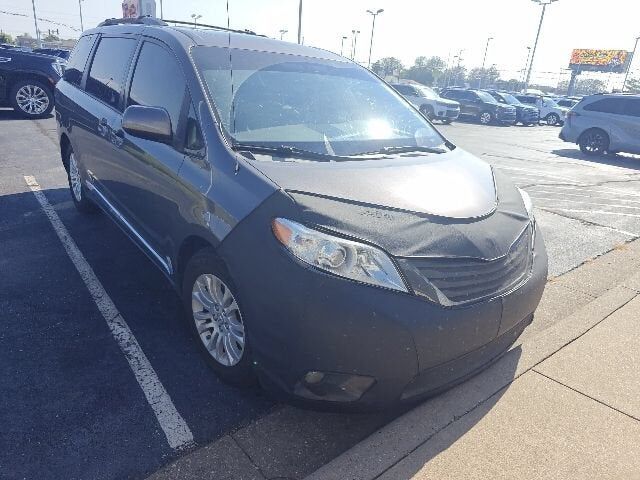 2012 TOYOTA Sienna