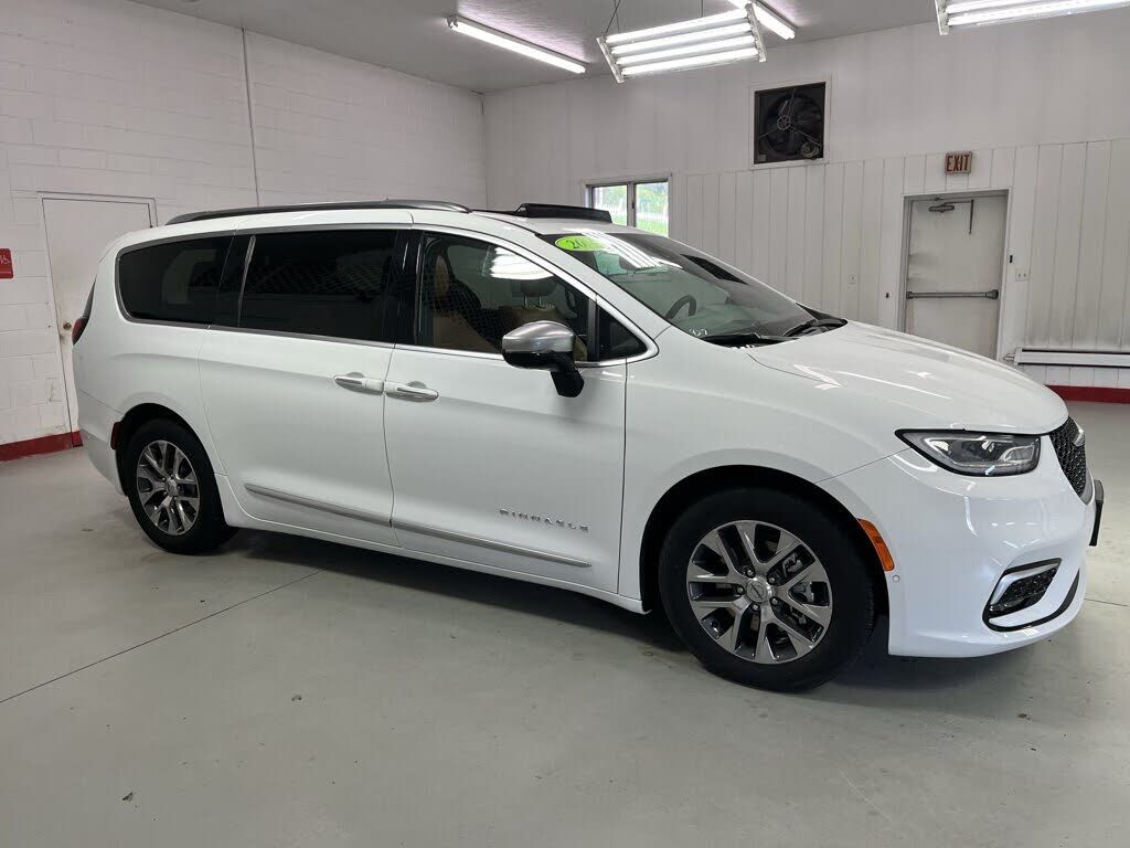 2023 CHRYSLER Pacifica