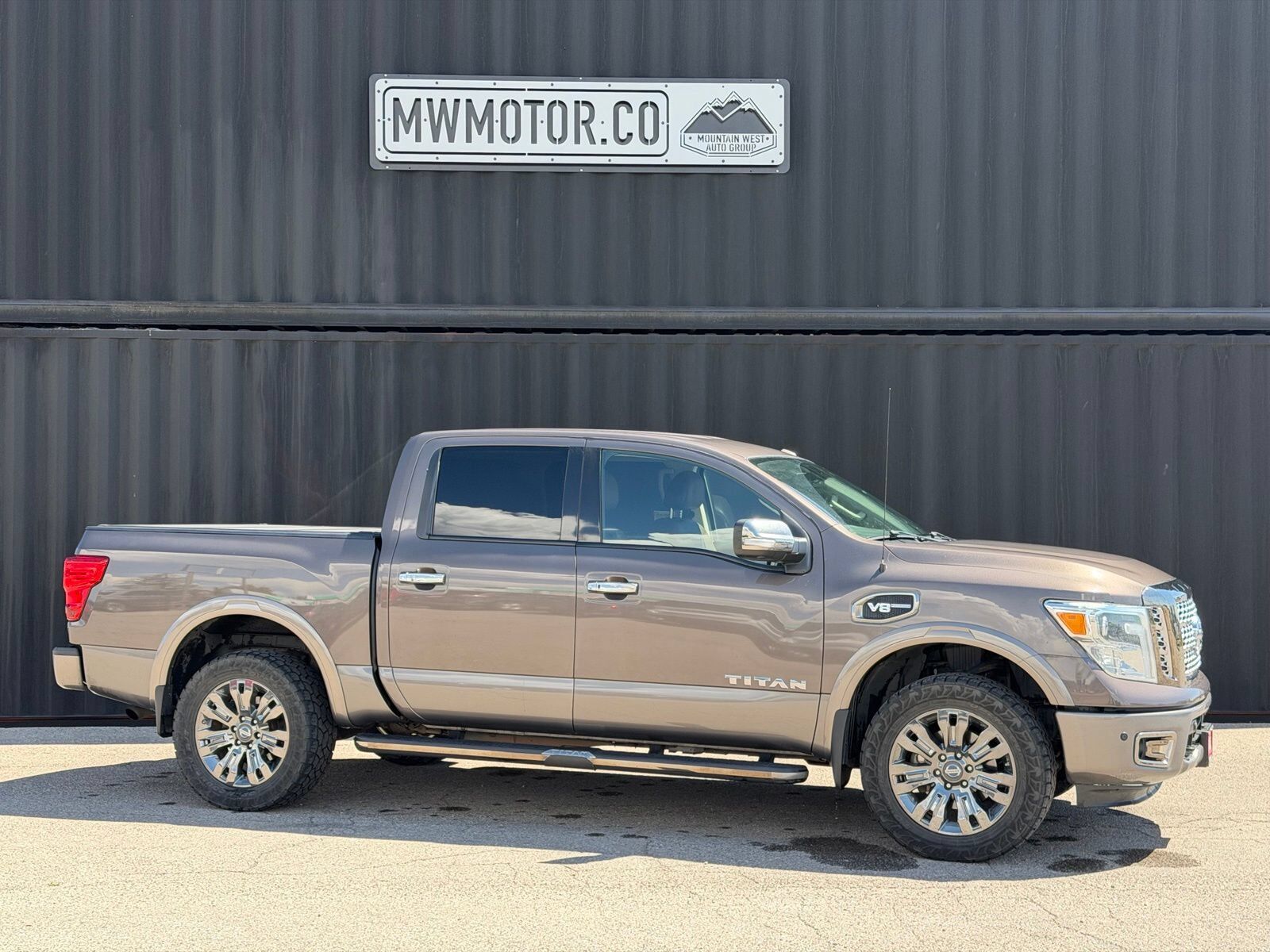 2017 NISSAN Titan