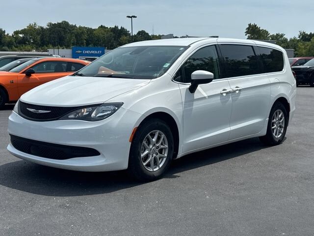 2023 CHRYSLER Voyager