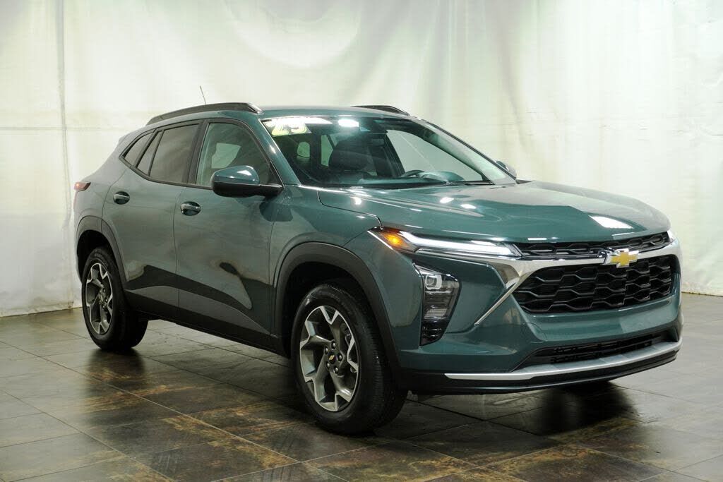 2025 CHEVROLET Trax