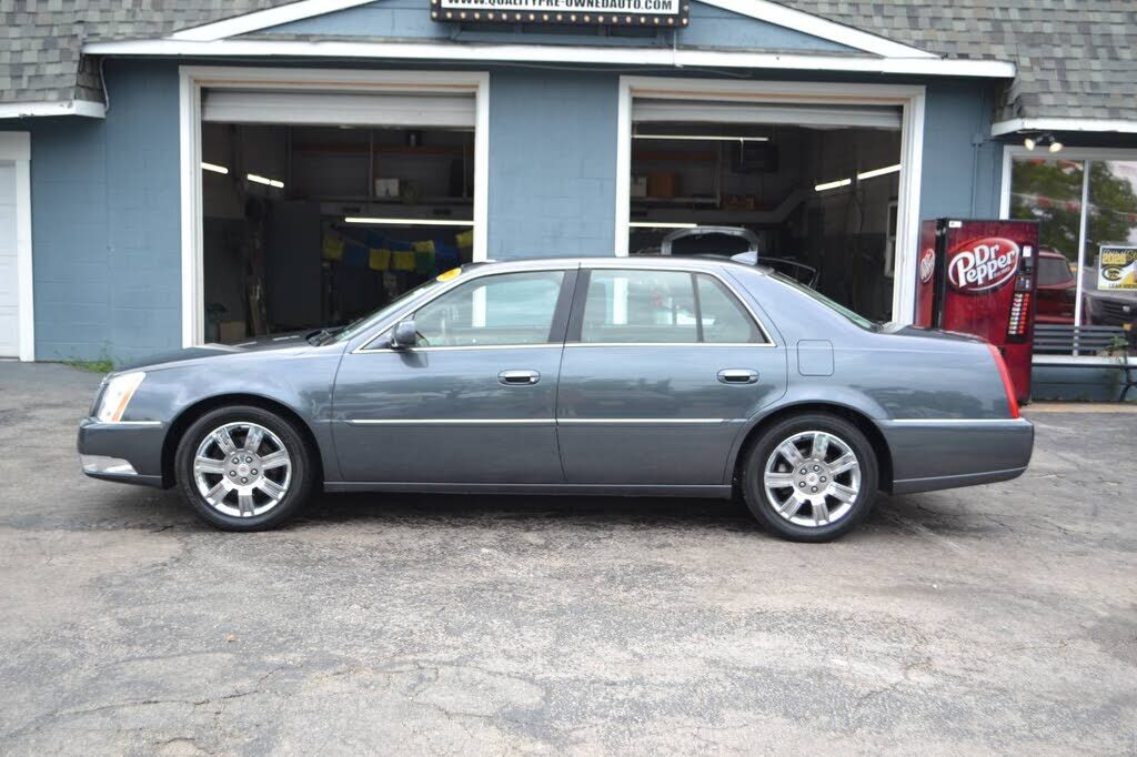 2010 CADILLAC DTS