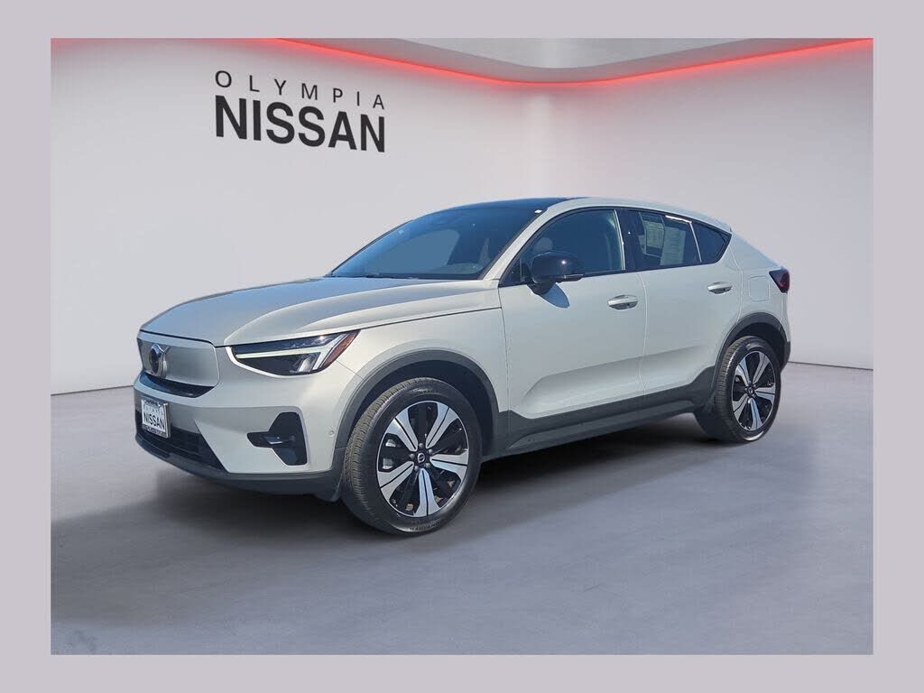 2023 VOLVO C40