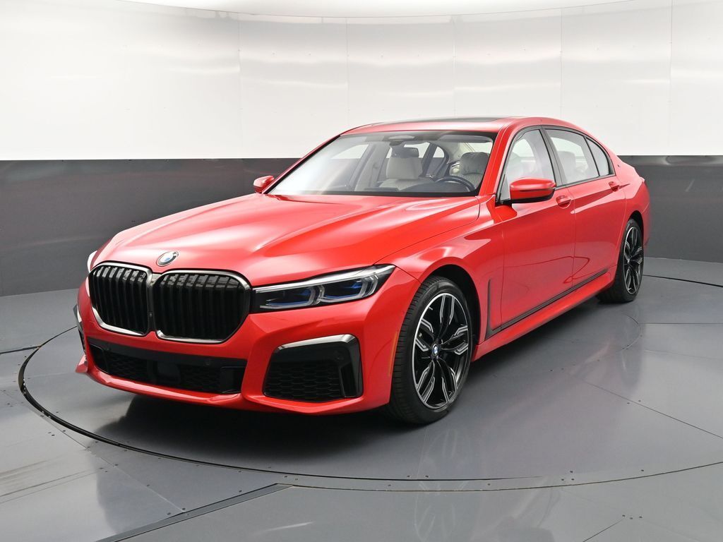 2022 BMW M7