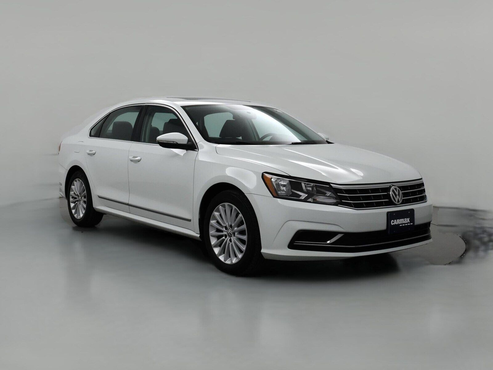 2017 VOLKSWAGEN Passat