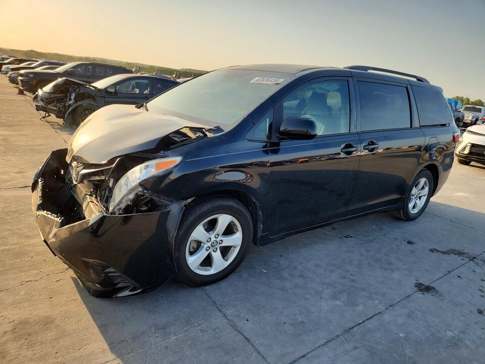2019 TOYOTA Sienna