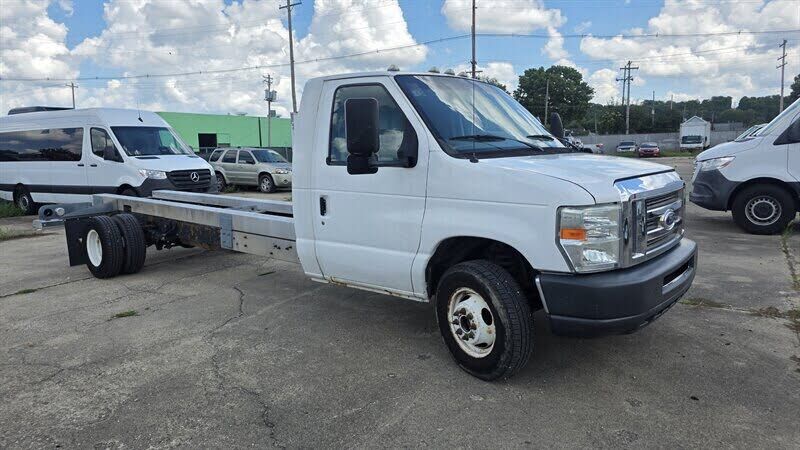 2011 FORD E-450