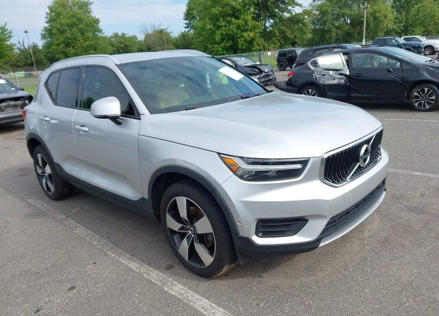 2019 VOLVO XC40