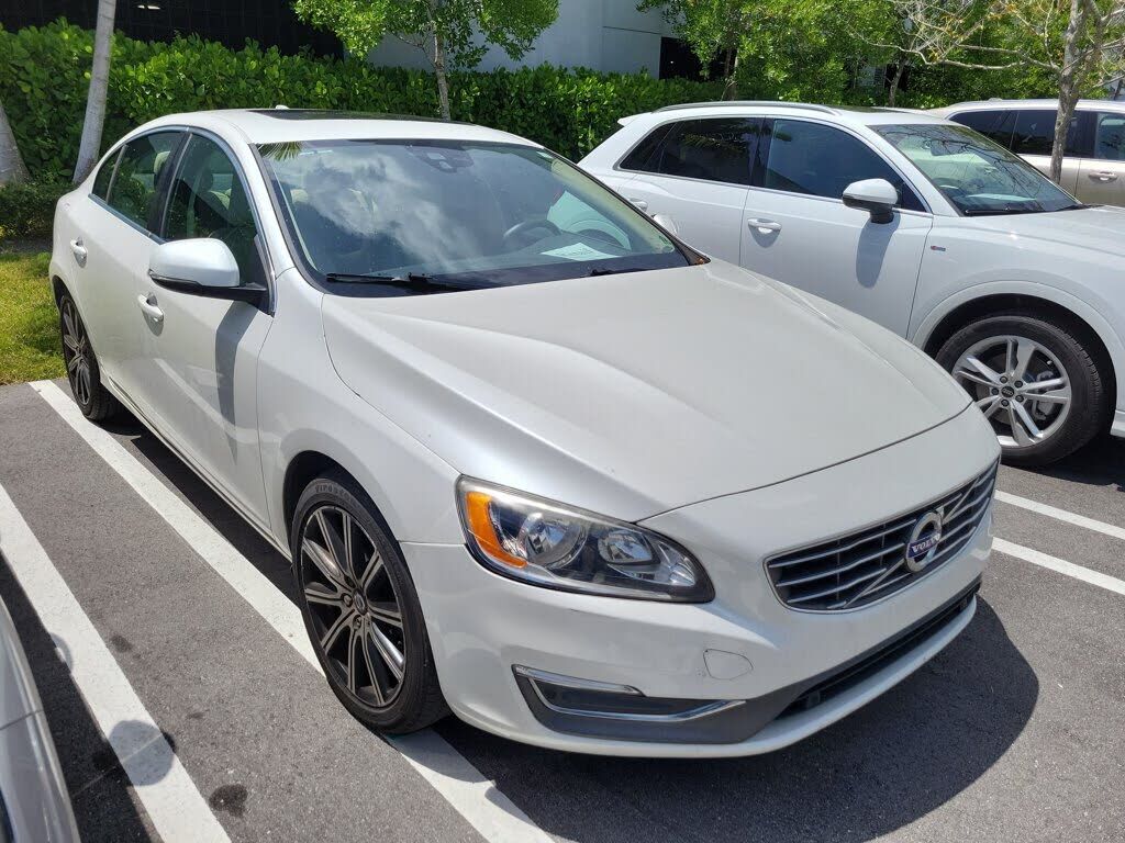 2017 VOLVO S60