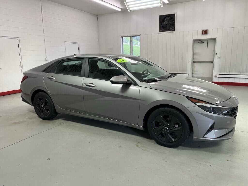 2022 HYUNDAI Elantra