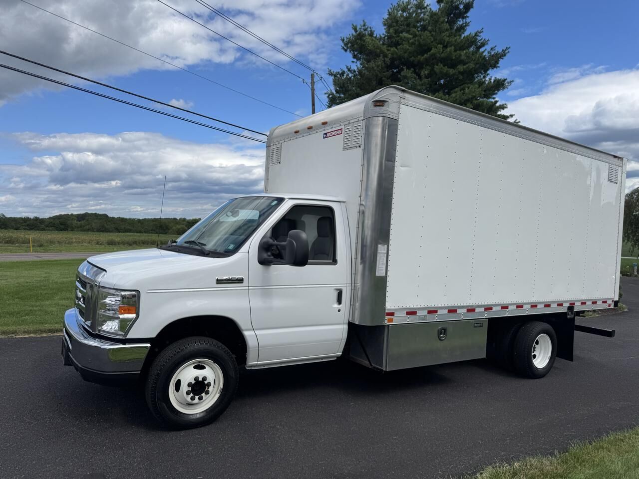2019 FORD E-450