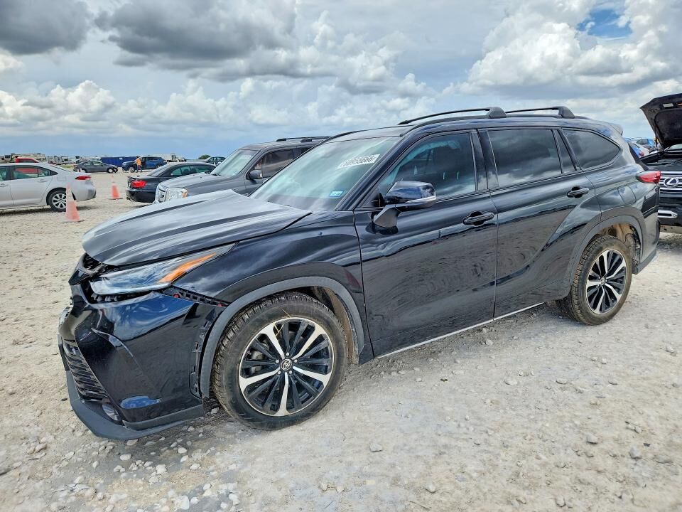2022 TOYOTA Highlander