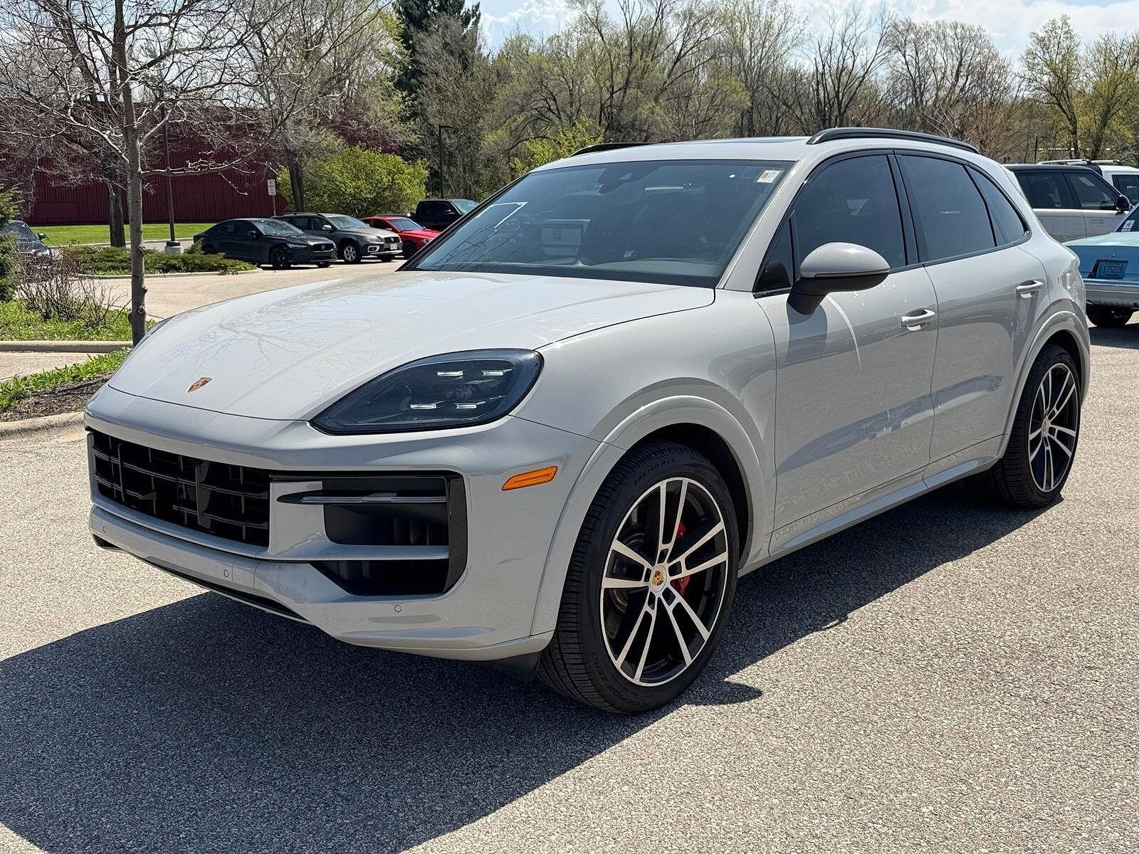 2024 PORSCHE Cayenne
