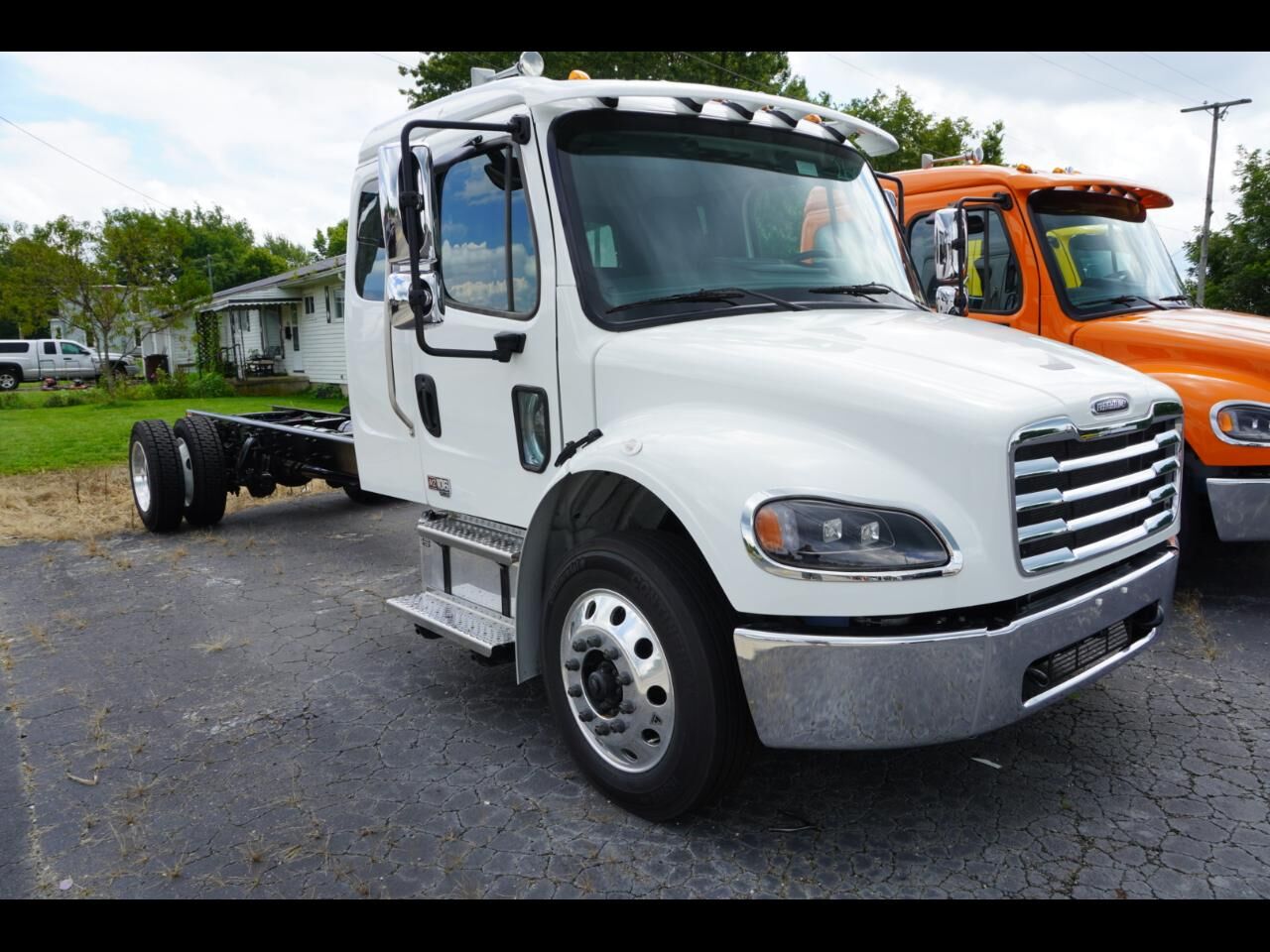 2027 FREIGHTLINER M2