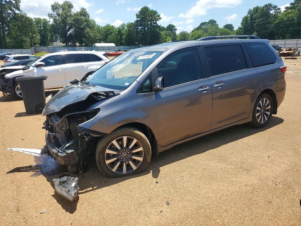 2018 TOYOTA Sienna