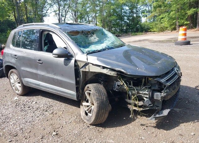 2015 VOLKSWAGEN Tiguan