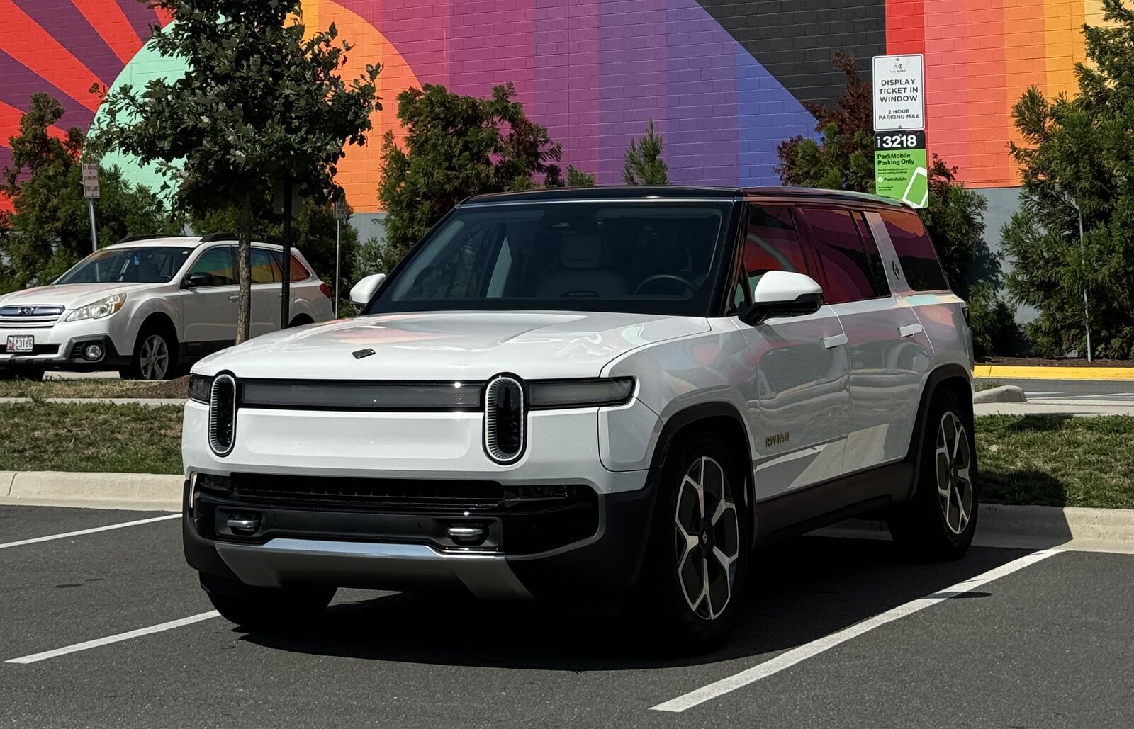 2023 RIVIAN R1S