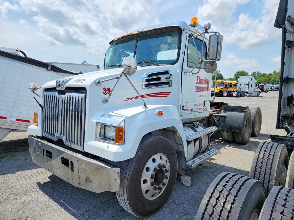 2019 WESTERN STAR 4700