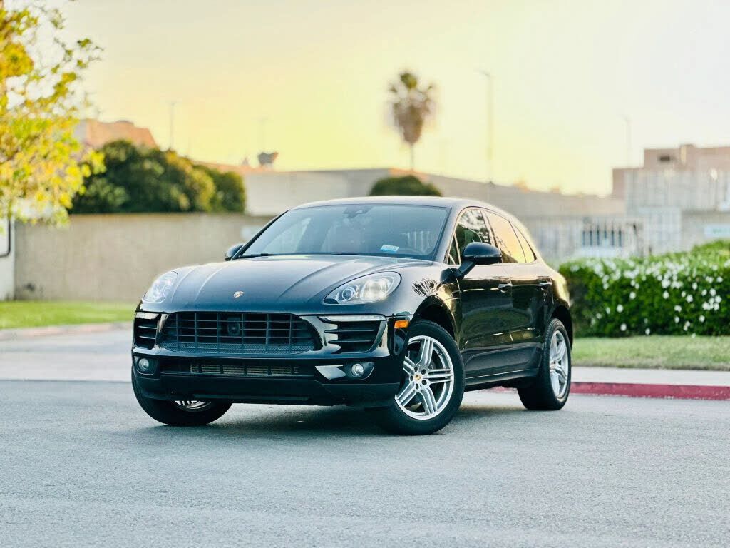 2018 PORSCHE Macan