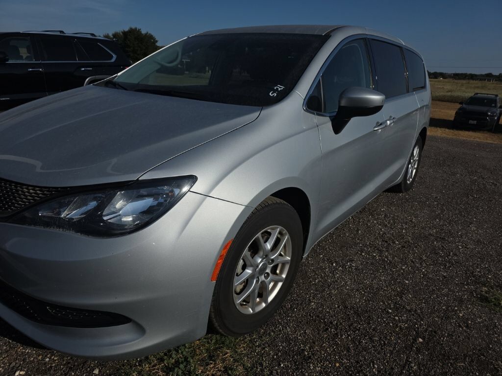 2023 CHRYSLER Voyager