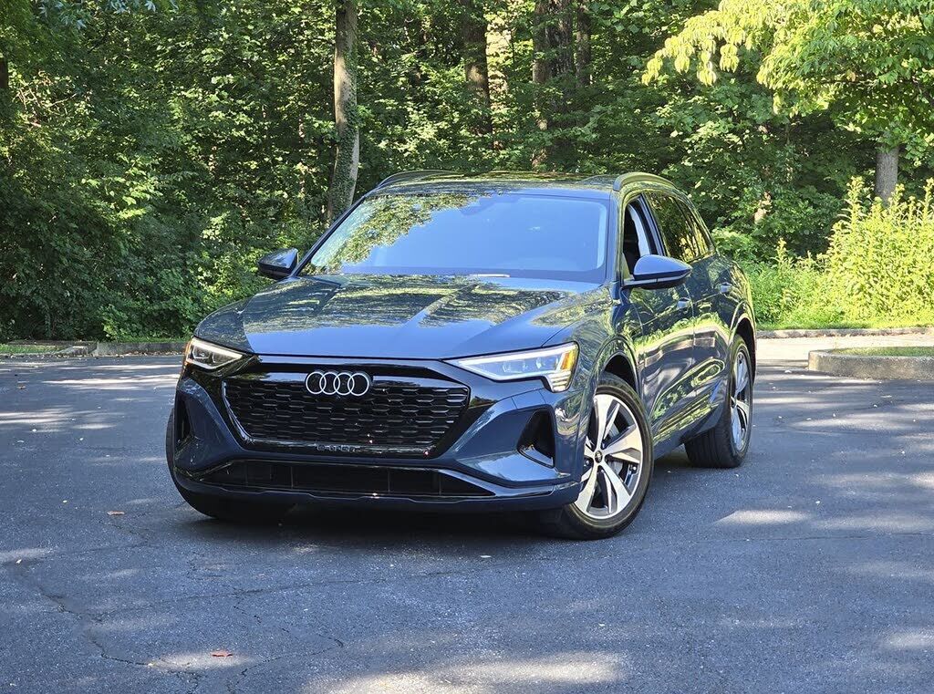 2024 AUDI Q8