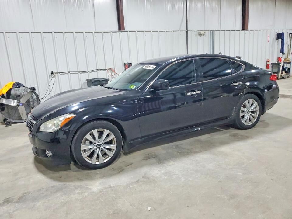 2011 INFINITI M56
