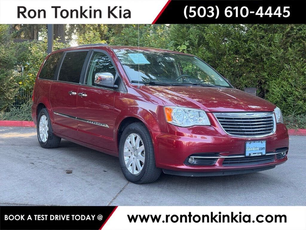 2012 CHRYSLER Town and Country