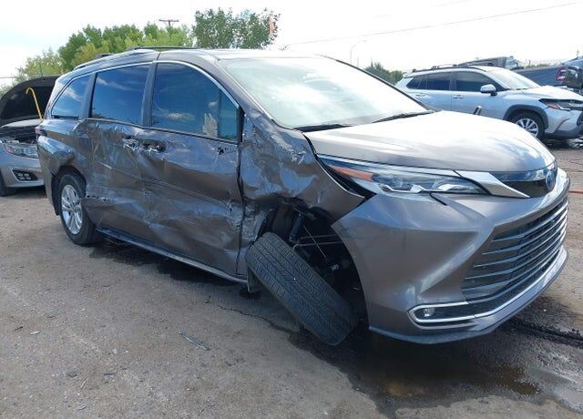 2023 TOYOTA Sienna