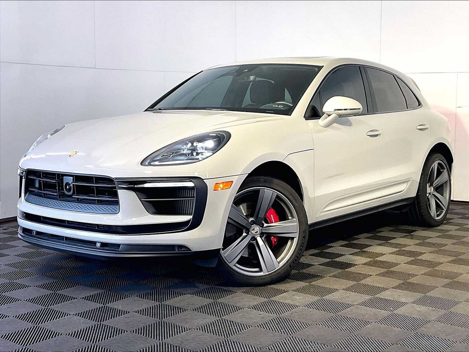 2023 PORSCHE Macan