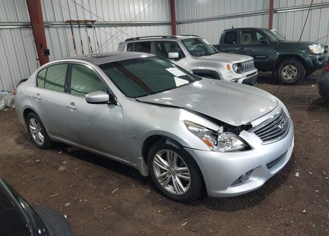 2015 INFINITI Q40
