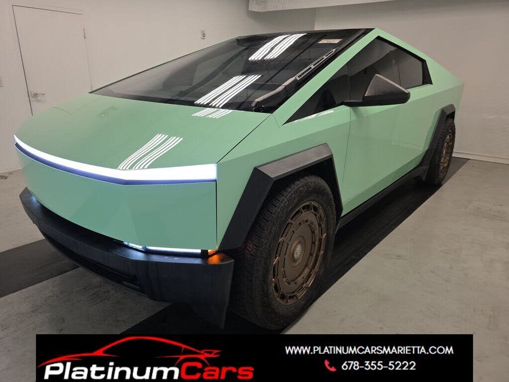 2025 TESLA Cybertruck