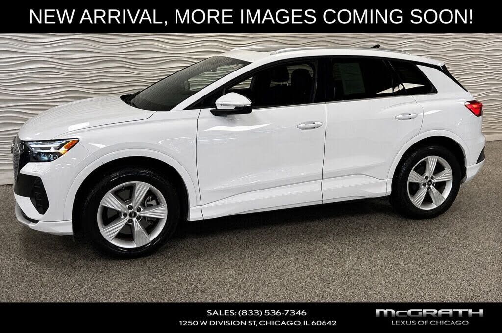 2022 AUDI Q4