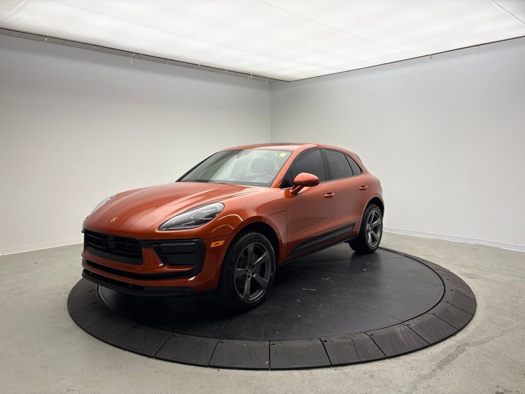 2024 PORSCHE Macan
