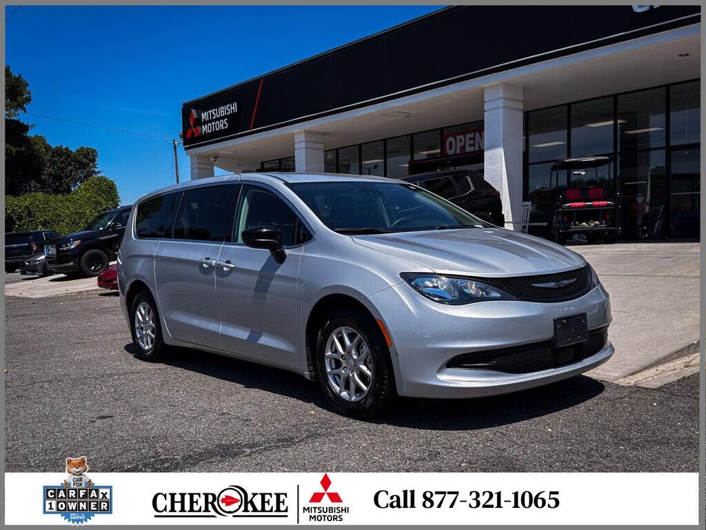 2024 CHRYSLER Voyager
