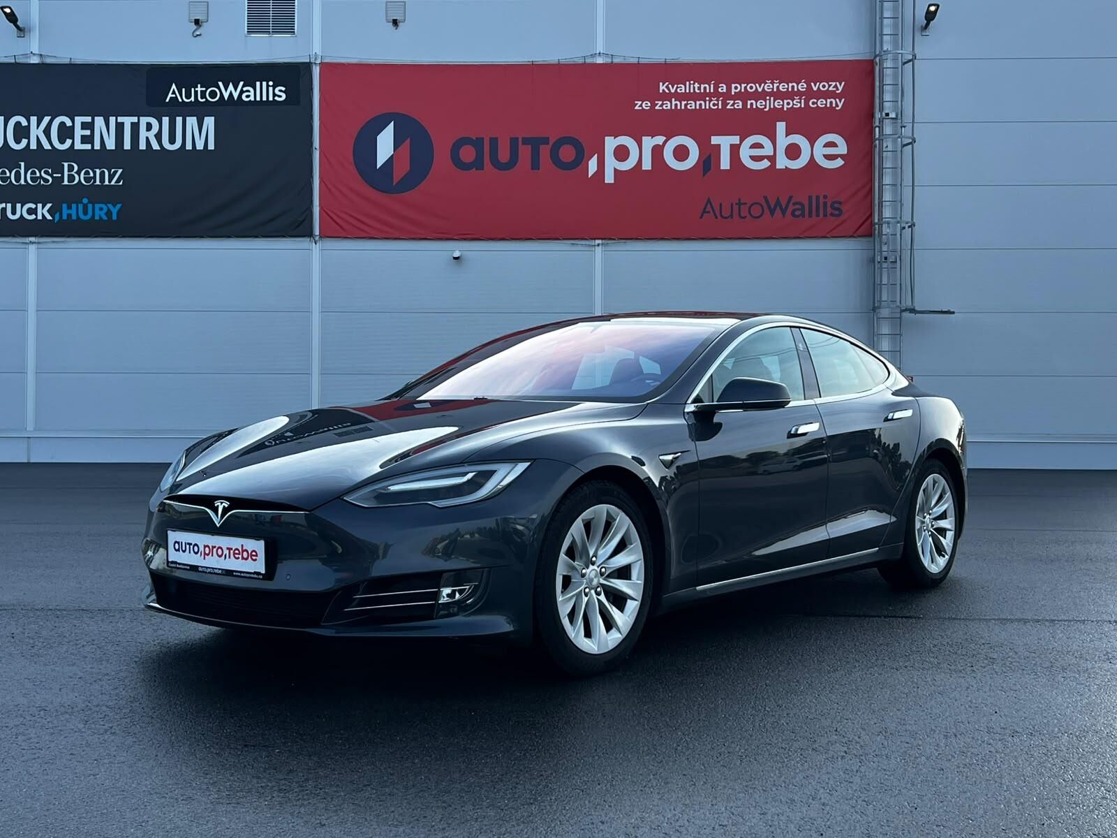 2017 TESLA Model S