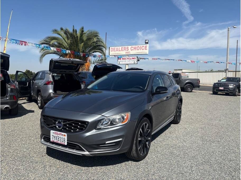 2017 VOLVO V60CC