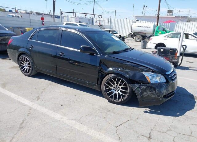 2005 TOYOTA Avalon