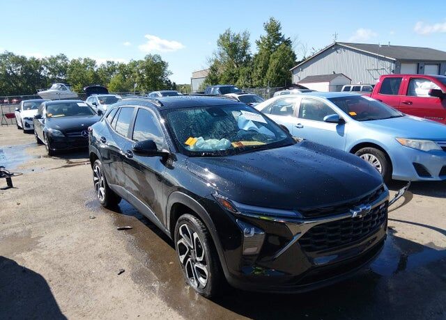 2025 CHEVROLET Trax