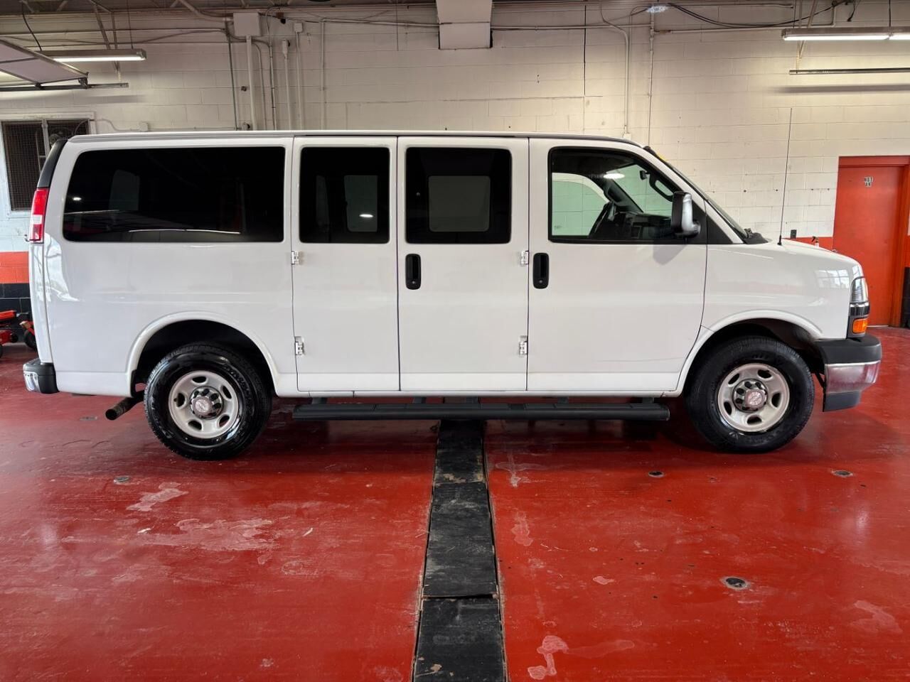 2017 CHEVROLET Express