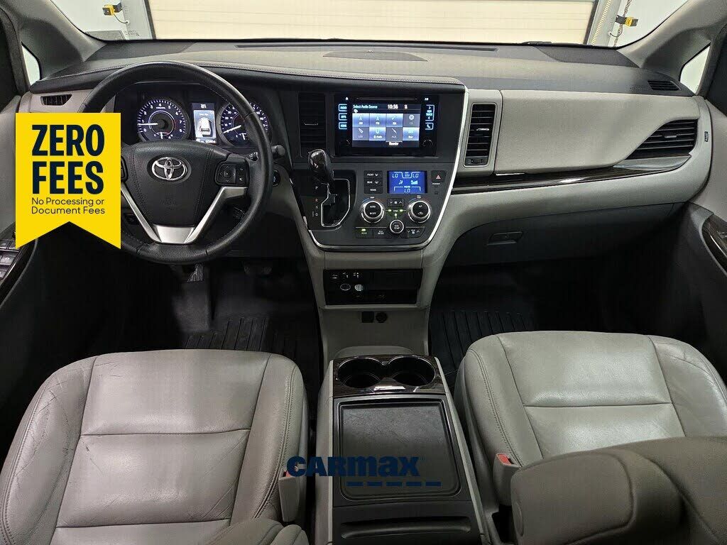 2016 TOYOTA Sienna